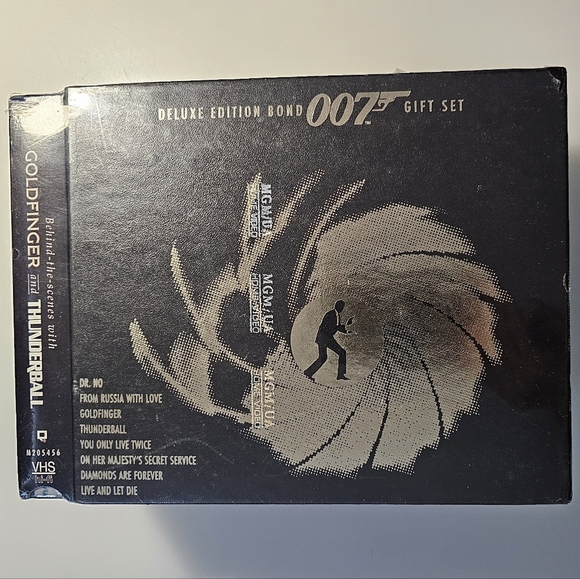 James Bond 007 Deluxe Edition Bond 007 Gift Set - Picture 15 of 16